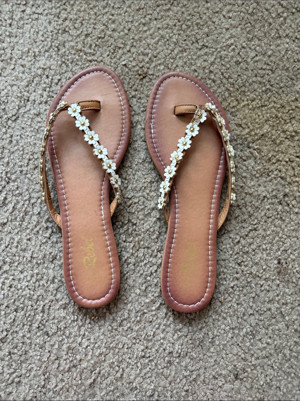 Tan Floral-Thong Women's Sandals with White Daisy Accents